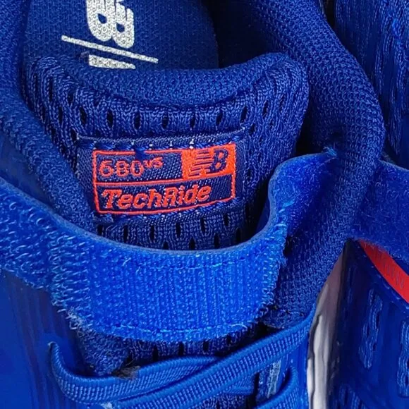 'NEW BALANCE' TENNIS SHOES
