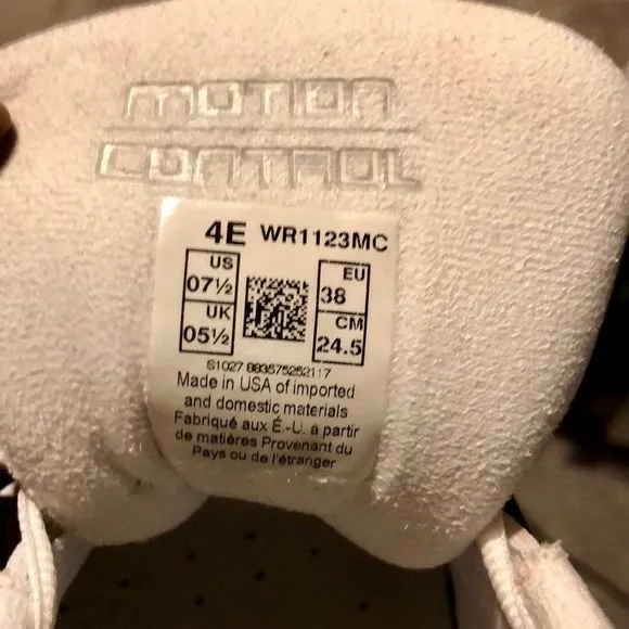 𝅺New Balance tennis shoes