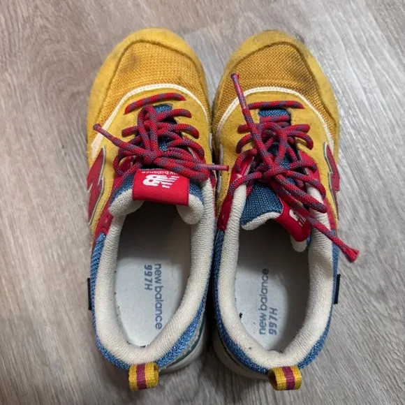 New Balance Varsity Gold Boys 4.5 Sneakers Tennis Shoes GR997HJG
