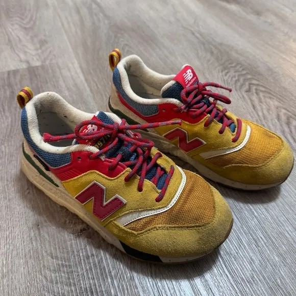 New Balance Varsity Gold Boys 4.5 Sneakers Tennis Shoes GR997HJG