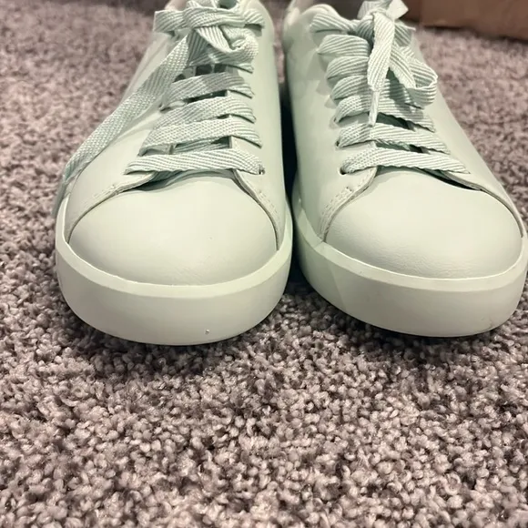 NEW Everlane releathered tennis shoes woman’s 6.5 lily green
