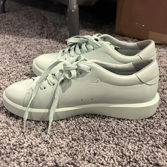 NEW Everlane releathered tennis shoes woman’s 6.5 lily green