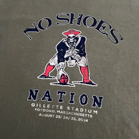 New Kenny Chesney Gillette Stadium 2024 Tour T-Shirt Tee Shirt No Shoes Nation