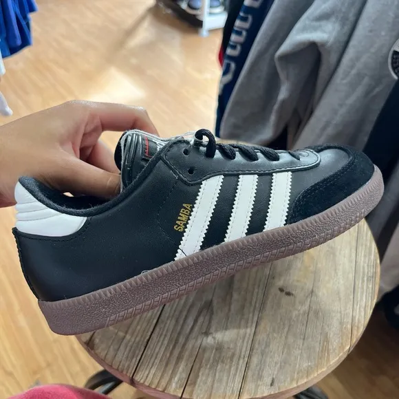 NEW! Men’s Adidas Samba Classic Athletic Indoor Soccer Shoes Size 4Y
