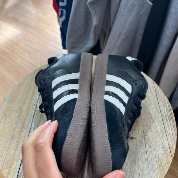NEW! Men’s Adidas Samba Classic Athletic Indoor Soccer Shoes Size 4Y