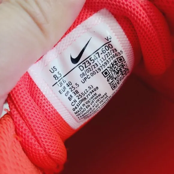 NEW Nike Womens Vesair Training Shoes DZ3547-600 Size 8.5 Bright Crimson