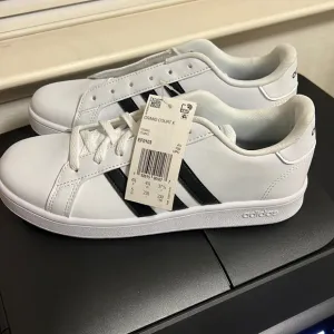 New with tag Boys Adidas Grand Court K