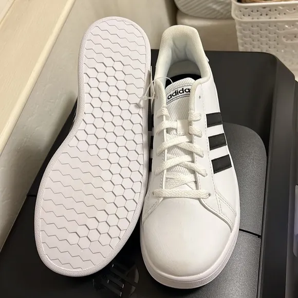 New with tag Boys Adidas Grand Court K