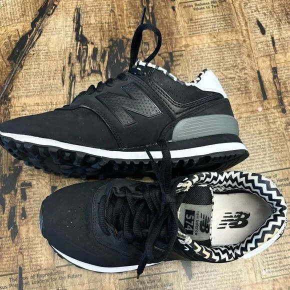 New Balance 574 Black &amp; White Tennis Shoes
