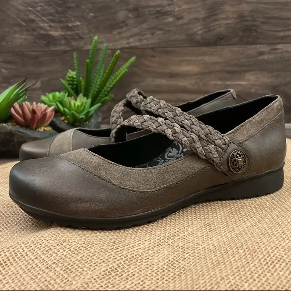 NIB Aetrex Ada Comfort Leather Mary Jane Shoes 38