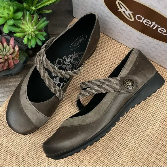 NIB Aetrex Ada Comfort Leather Mary Jane Shoes 38