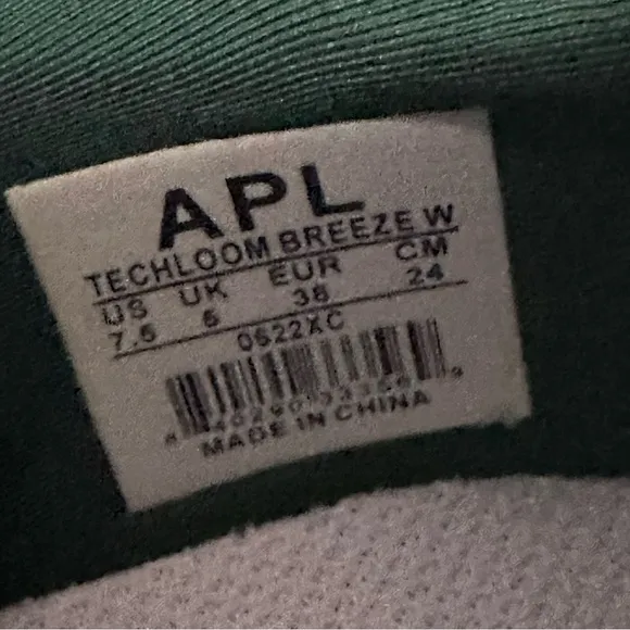 NIB APL Techloom Breeze Sneakers Sz 7.5 Great Green/Peppermint/Ombre