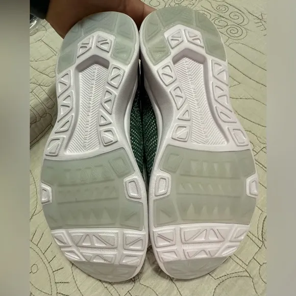 NIB APL Techloom Breeze Sneakers Sz 7.5 Great Green/Peppermint/Ombre