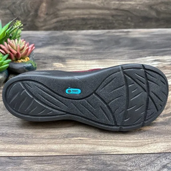 NIB Bzees Rosie 8M Comfort Slip On Shoes Flats Loafers Wine