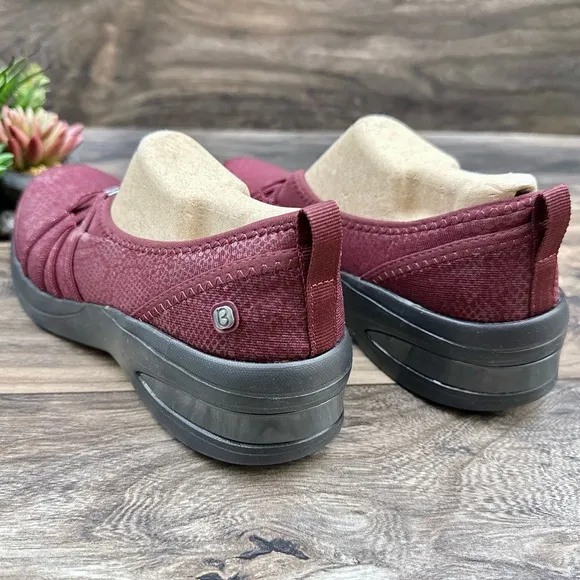 NIB Bzees Rosie 8M Comfort Slip On Shoes Flats Loafers Wine