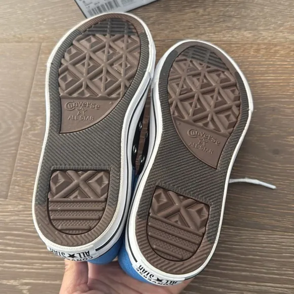NIB! CONVERSE CTAS Axel mid top blue slushy/ black / white shoes. Youth size 2.
