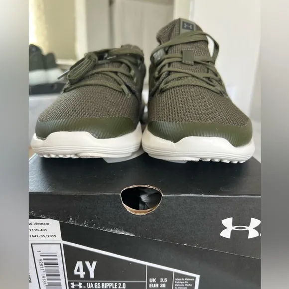 NIB Under Armour Tennis Shoes Sz. 4