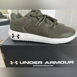 NIB Under Armour Tennis Shoes Sz. 4