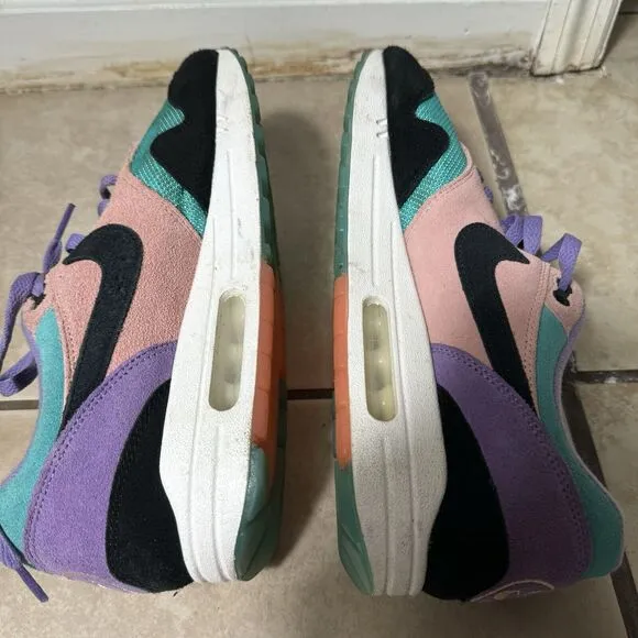NICE Nike Air Max 1 Have A Nike Day Men's 9.5 Athletic Shoes Sneakers