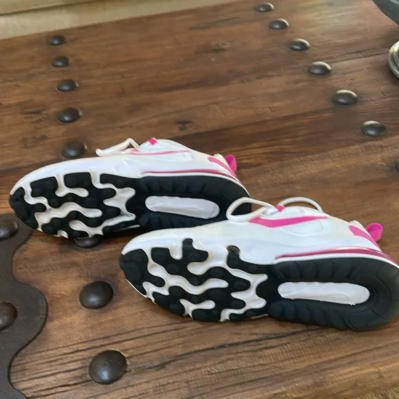 Nike 270 React Airmax tennis shoes. Size 8.5. Hot pink. Like new condition.