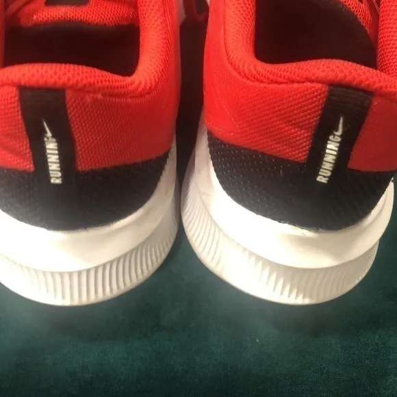 Nike 7‎ youth red tennis shoes downshifter D103