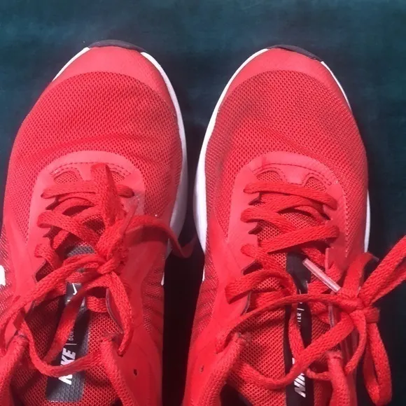 Nike 7‎ youth red tennis shoes downshifter D103