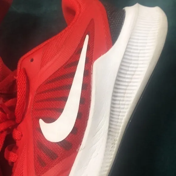 Nike 7‎ youth red tennis shoes downshifter D103