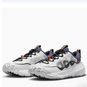 Nike ACG Mountain Fly 2 low trail Shoes in white bright mandarin