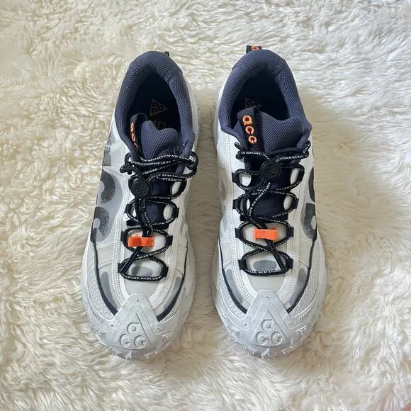 Nike ACG Mountain Fly 2 low trail Shoes in white bright mandarin