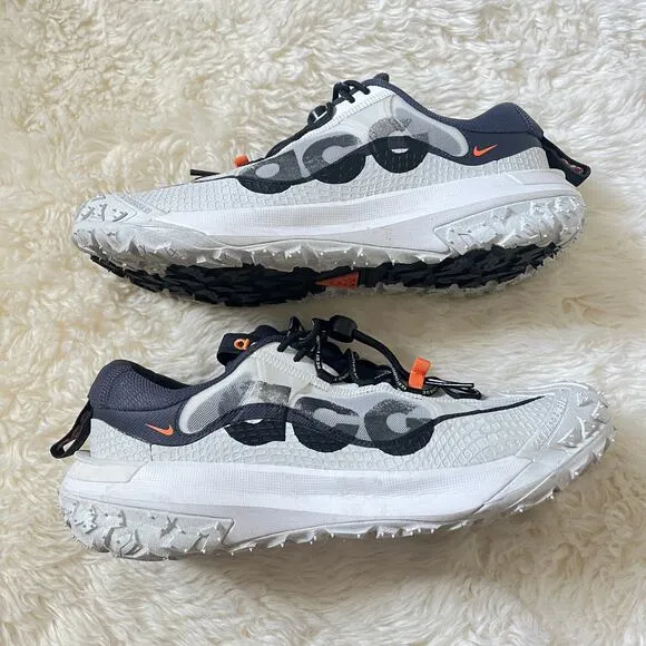 Nike ACG Mountain Fly 2 low trail Shoes in white bright mandarin