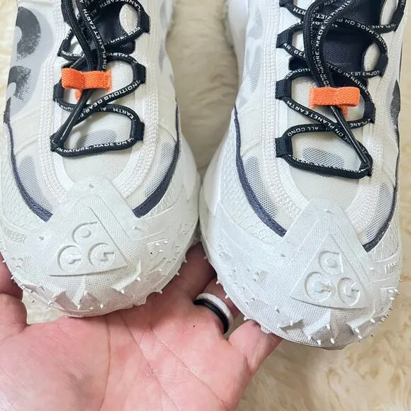 Nike ACG Mountain Fly 2 low trail Shoes in white bright mandarin
