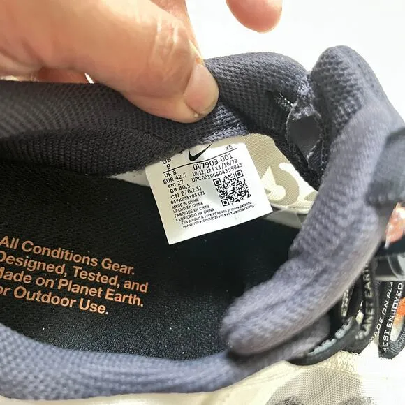 Nike ACG Mountain Fly 2 low trail Shoes in white bright mandarin