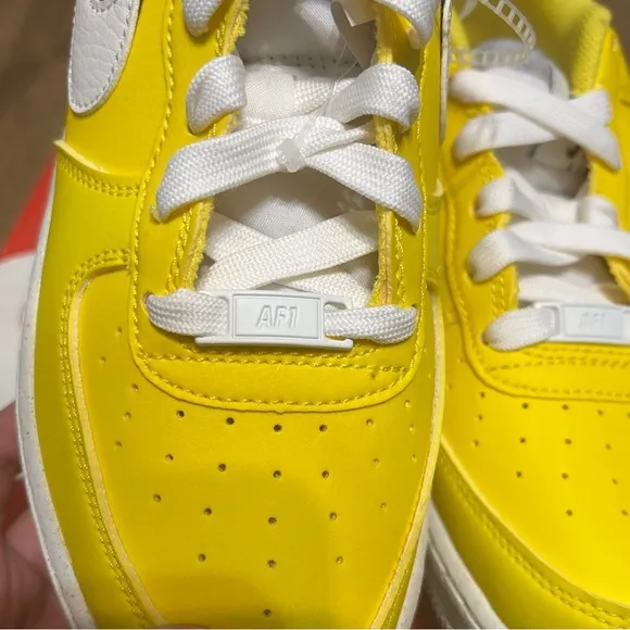 NIKE af1 Air Force 1’07 LV8 ‘82 - tour yellow lace up shoes sneakers womens 8.5