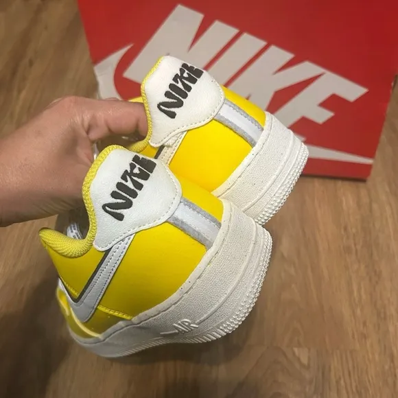NIKE af1 Air Force 1’07 LV8 ‘82 - tour yellow lace up shoes sneakers womens 8.5