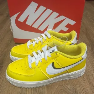 NIKE af1 Air Force 1’07 LV8 ‘82 - tour yellow lace up shoes sneakers womens 8.5