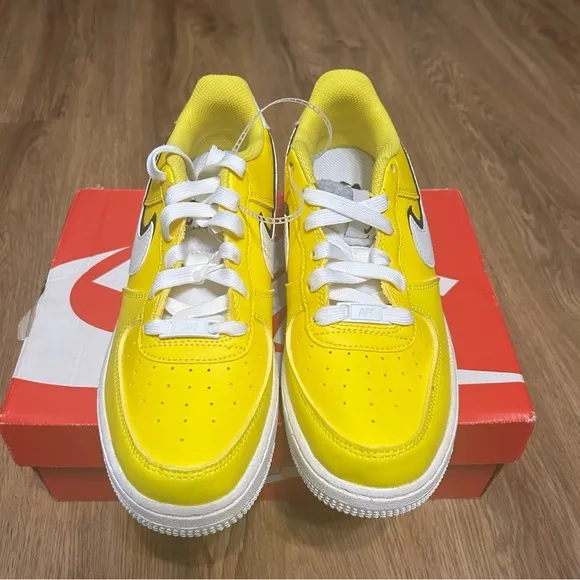 NIKE af1 Air Force 1’07 LV8 ‘82 - tour yellow lace up shoes sneakers womens 8.5
