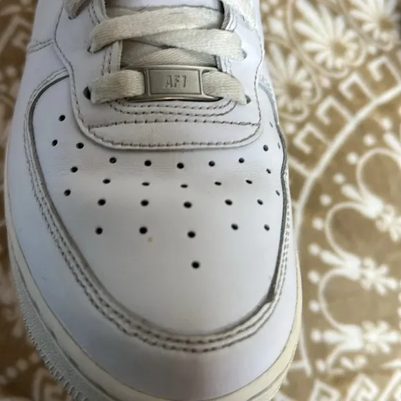 Nike Air Force 1 AF1 White Mid Top Shoes -  Men’s 9.0. CW2289-111