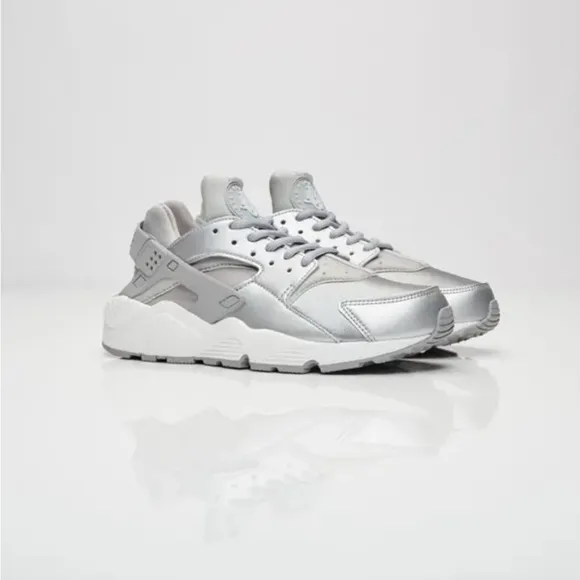 Nike Air Huarache Run SE Metallic Silver Tennis Shoes Size 8.5