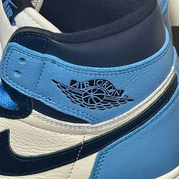 Nike Air Jordan 1 High-Top Sneakers in Obsidian/University Blue
