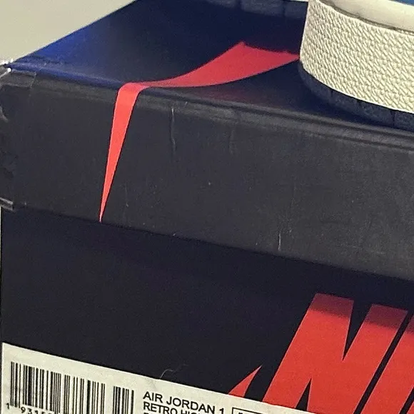Nike Air Jordan 1 High-Top Sneakers in Obsidian/University Blue