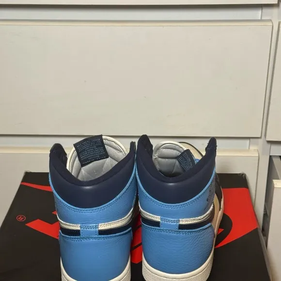 Nike Air Jordan 1 High-Top Sneakers in Obsidian/University Blue