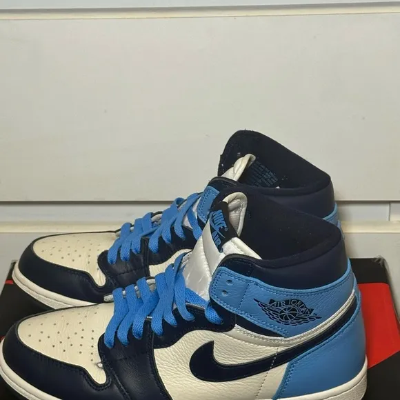 Nike Air Jordan 1 High-Top Sneakers in Obsidian/University Blue