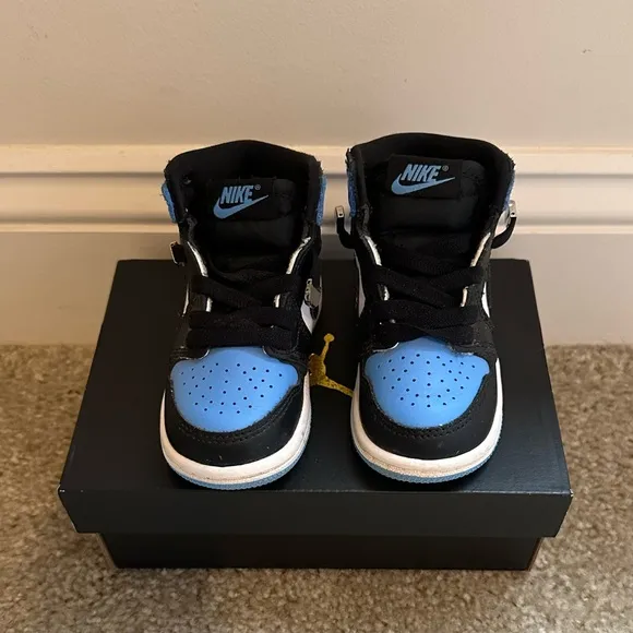 Nike Air Jordan 1 Retro High OG Shoes University Blue sz 5c Toddler Sneakers