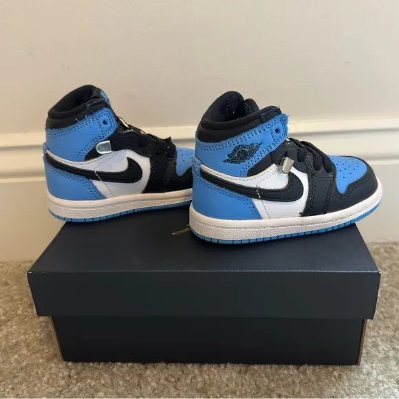 Nike Air Jordan 1 Retro High OG Shoes University Blue sz 5c Toddler Sneakers