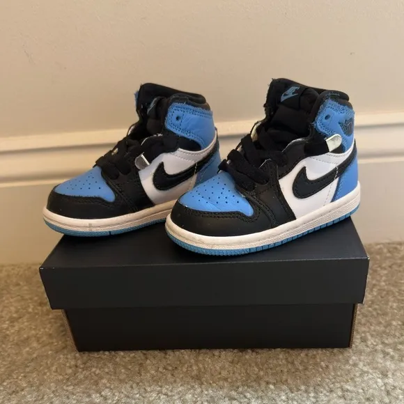 Nike Air Jordan 1 Retro High OG Shoes University Blue sz 5c Toddler Sneakers