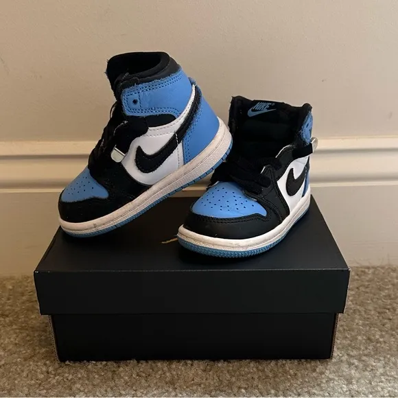 Nike Air Jordan 1 Retro High OG Shoes University Blue sz 5c Toddler Sneakers