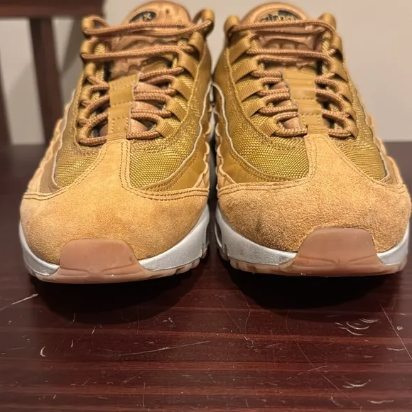 Nike Air Max 95 wheat tan sneakers, tennis shoes, runners size 9