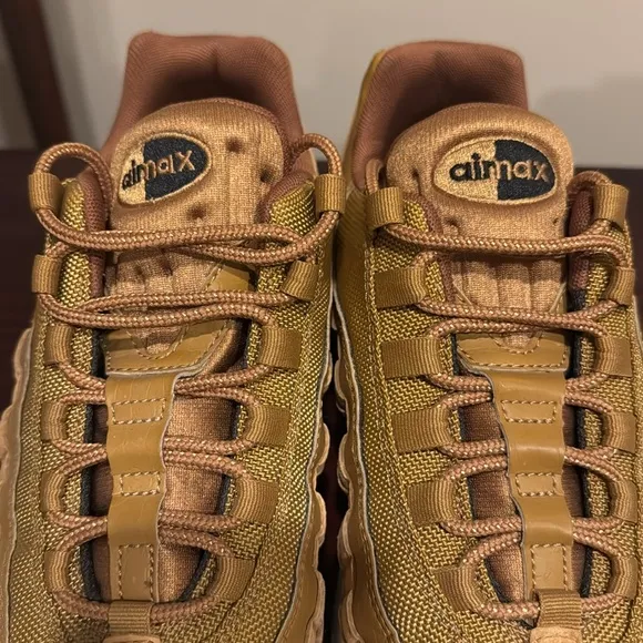 Nike Air Max 95 wheat tan sneakers, tennis shoes, runners size 9