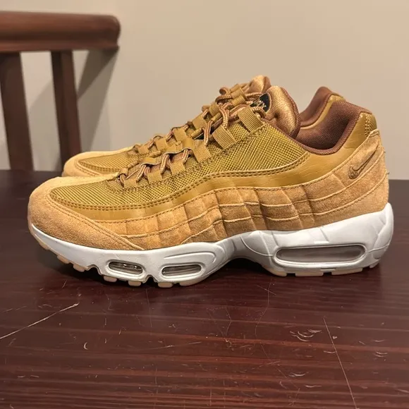 Nike Air Max 95 wheat tan sneakers, tennis shoes, runners size 9
