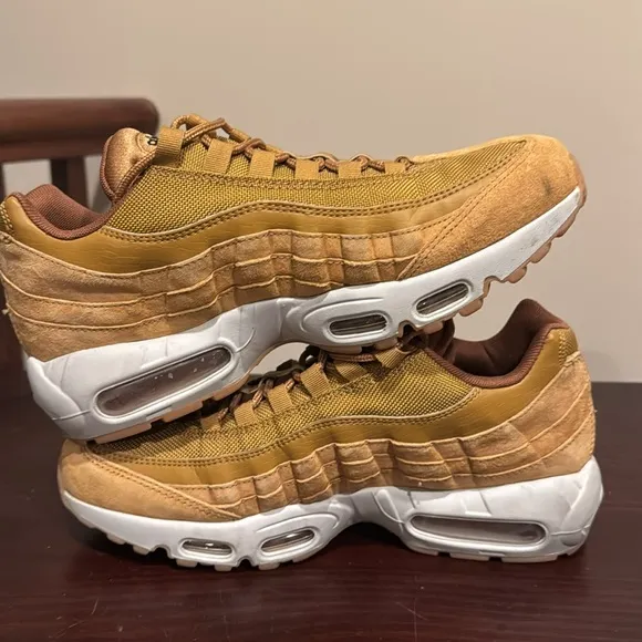 Nike Air Max 95 wheat tan sneakers, tennis shoes, runners size 9